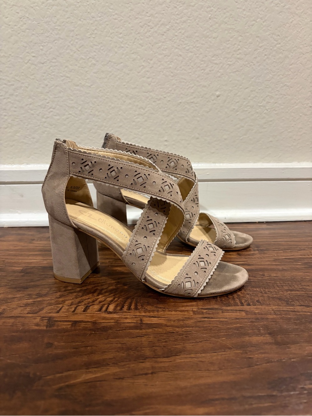 Chinese Laundry Women’s Taupe Block Heel Sandals - size 6.5